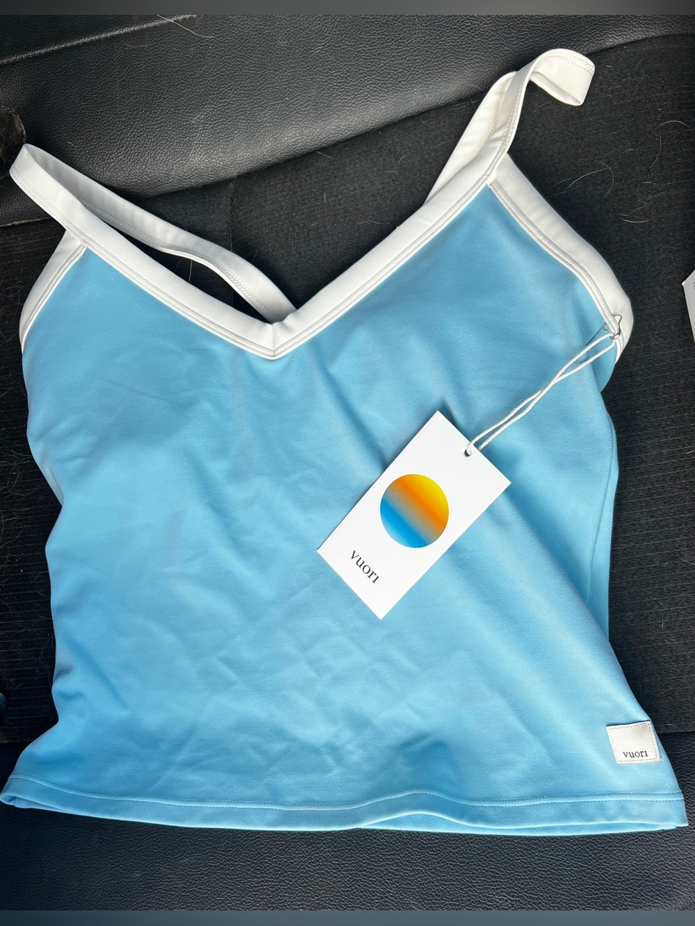 Vuori V Neck Tank NWT - Picture 3 of 4